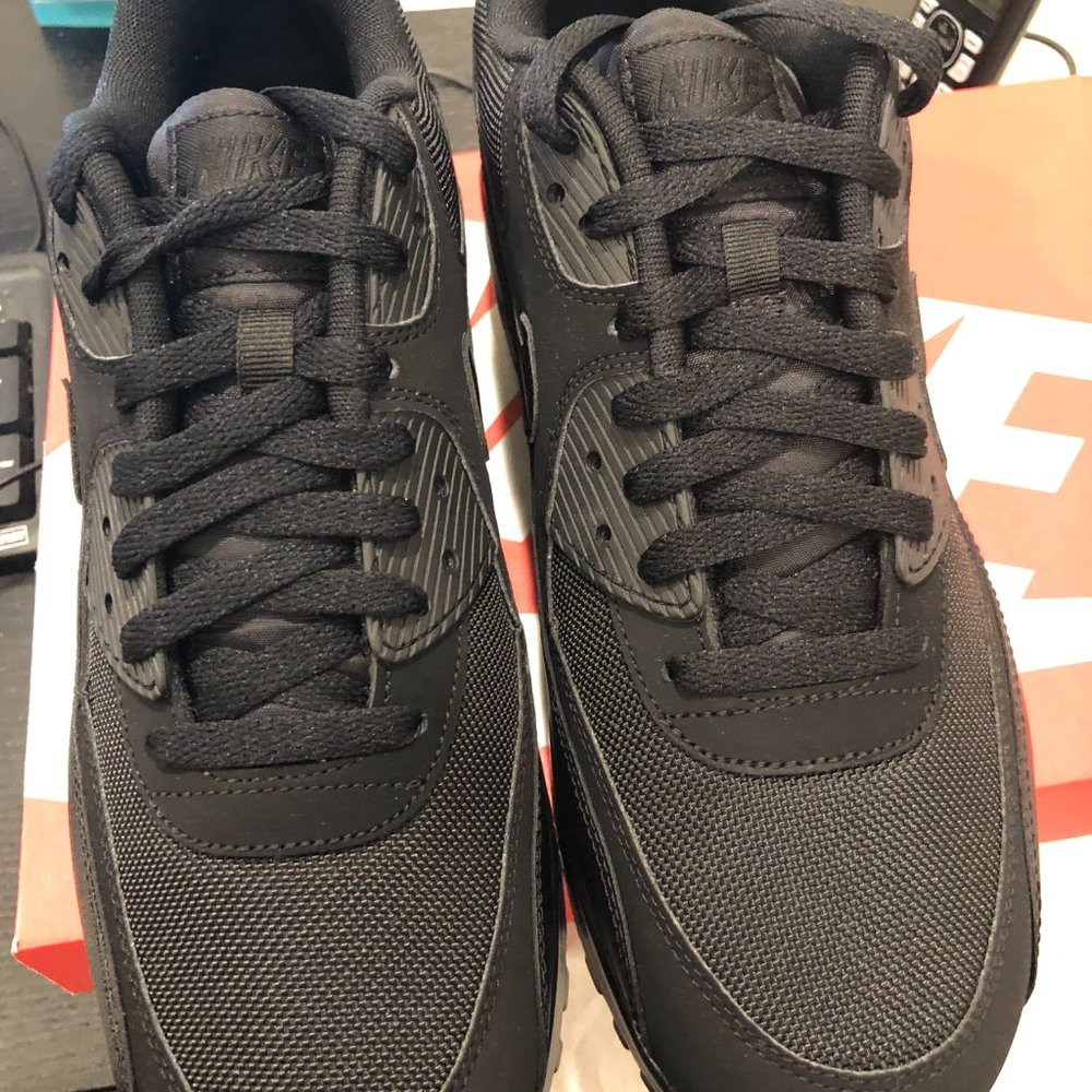 NIKE AIR MAX ESSENTIAL